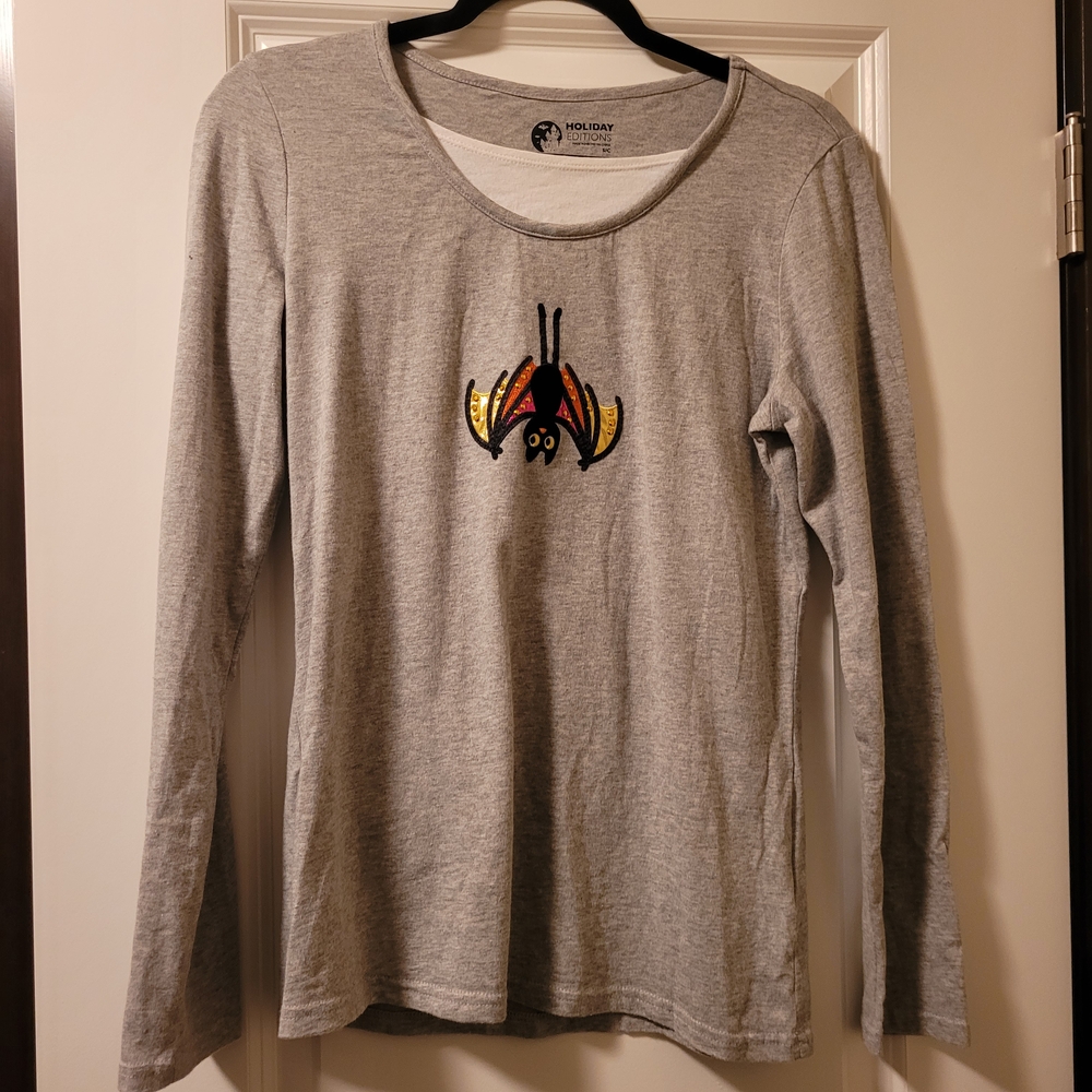 Holiday Editions Halloween Gray Top with Upside Down Bat Motif Size S - Picture 1 of 6